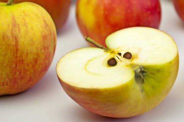 Can the color change be restored after Apple is cut and opened? Nutritional teachers teach to add something 