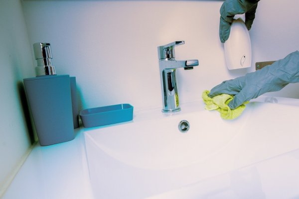 Will it spread faster when you come back to wipe the moldy areas? Housekeeping master s 3 tricks to reveal the correct way to clean the bathroom