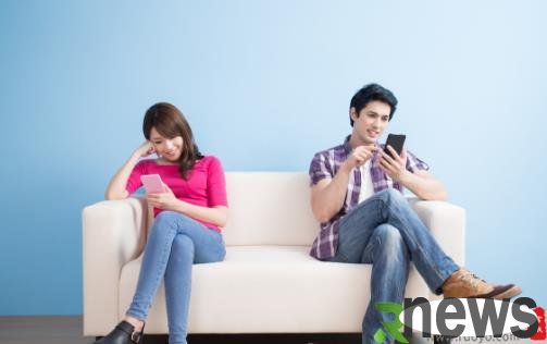The harm of mobile phone addiction is big and eye injury and poor sleep. How to quit mobile phone addiction