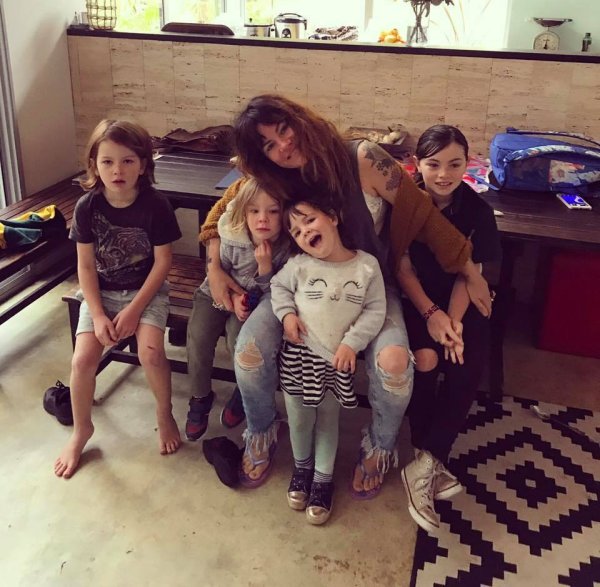 Mom also has time to get off work! Australian 5 Moms created the 