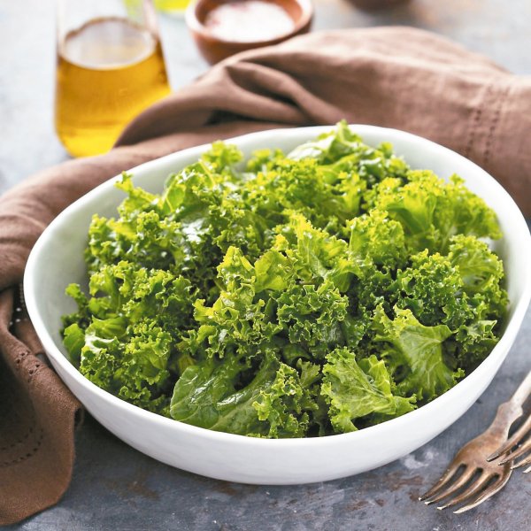 Celebrity anti-cancer foods, kale, blue bone protection, heart and inflammation, eating this way may affect iodine absorption