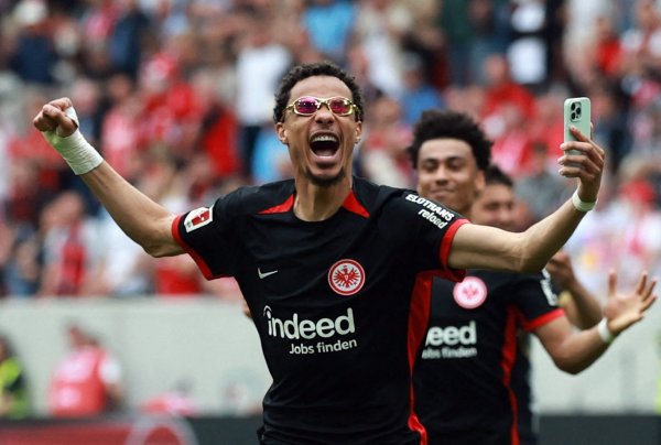 Reporter: Manchester United is interested in Ekitic and has contacted the players and Frankfurt
