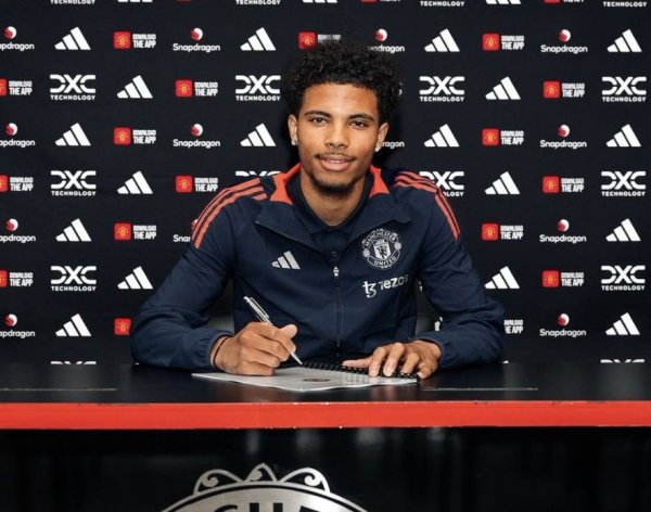Reporter: Manchester United s 19-year-old left winger Ethan Williams has only one year left in the contract, and Belgium s two teams are paying attention