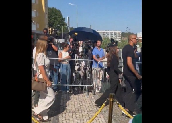 Reporter: Former Liverpool teammate Fabinho and Thiago came to the funeral to mourn Jota