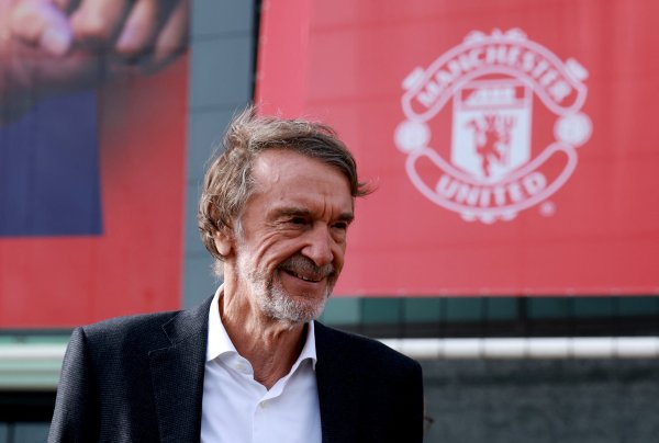 Make 13.5 million yuan with great success 😀 Manchester United will charge 6 million pounds of Ilanga s second transfer, and the A-fee second transfer is about 7.5 million pounds