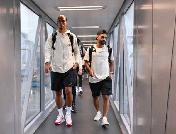 Liverpool official photo posted: The team arrived in Hong Kong, China, and started a ten-day trip to Asia