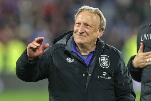 Warnock: I missed signing Van Dijk and Drogba, but fortunately they didn t come to hang out with me