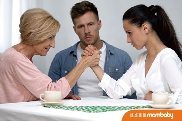 It took three months to live in my mother-in-law and daughter-in-law! A husband s solution to the Internet praises: There is no evil mother-in-law, only an incompetent husband