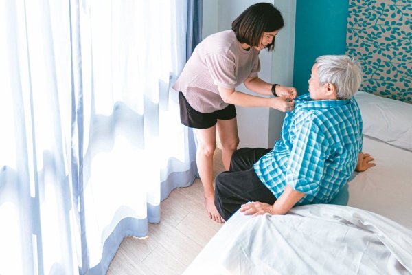 Mom s love blackmail made me dare not get married! Psychological counselor: To change the situation, start with the daughter, set the emotional boundary line and change the communication method
