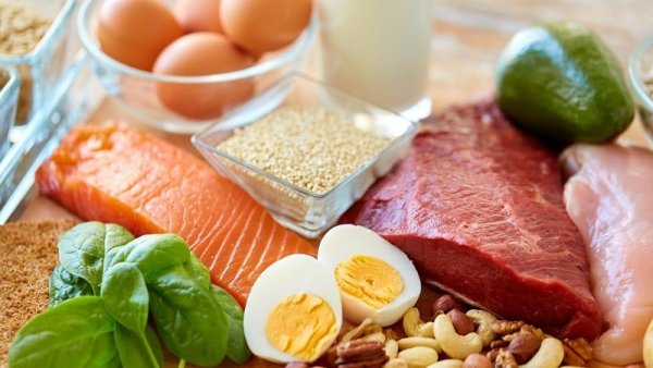 To prevent sarcopenia, eating protein alone is ineffective! Daily research has proven that adding these 3 nutrients can help to grow muscles