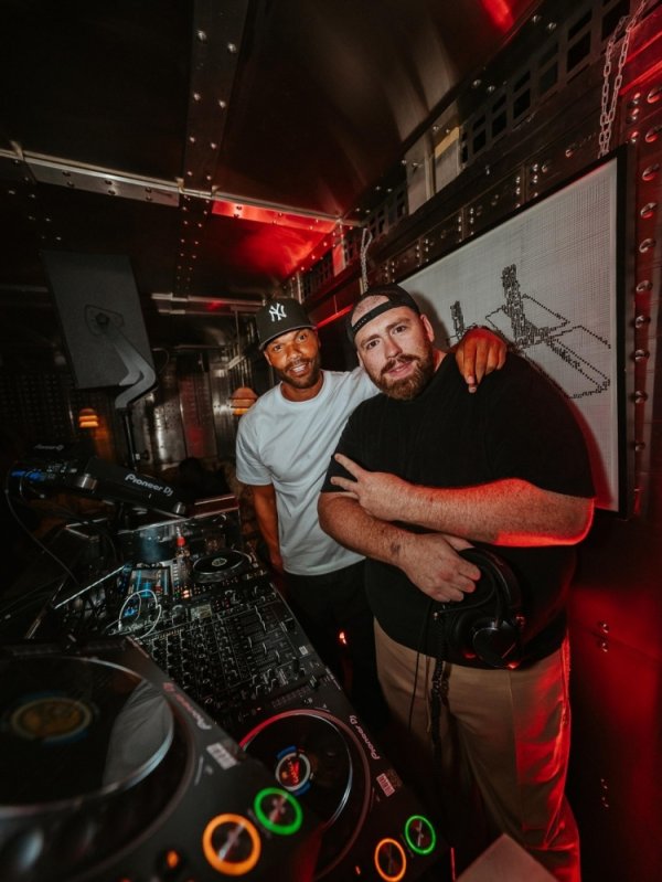 Sun: Manchester City celebrity Lescott becomes a DJ and will perform at Reading Music Festival