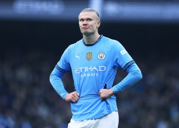Premier League 100 goals list: Haaland ranked first with 88 goals, Hiller ranked second with 79 goals, and Van Nyx third