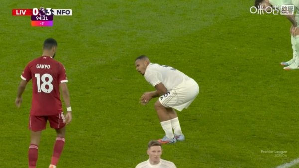 Tough guy 😱The Forest center back used his crotch to block Chiesa s close-range shot, endured the severe pain and insisted on defending